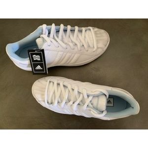 Women's golf shoes